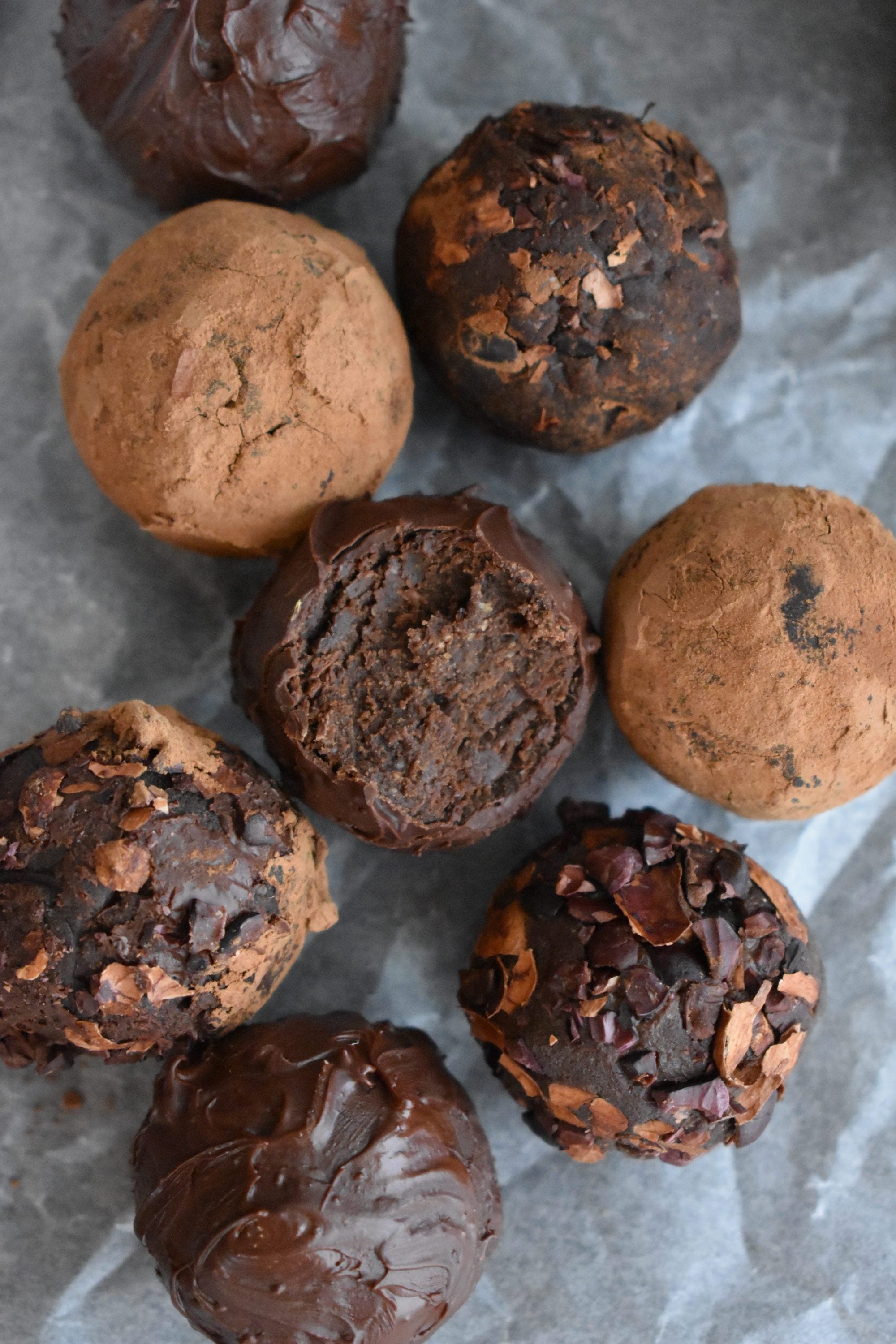 TRIPLE CHOCOLATE NOBAKE FUDGE BALLS Nuzest NZ
