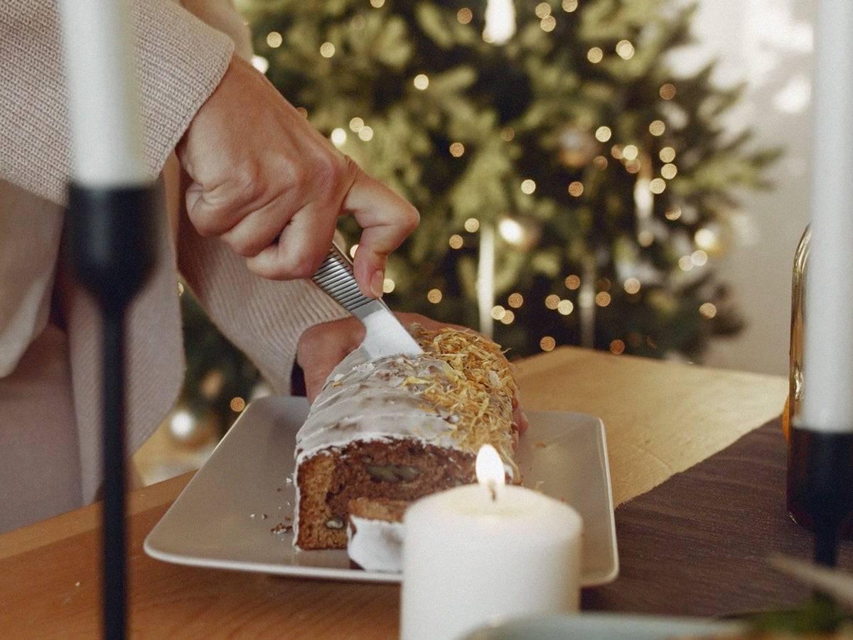 CHRISTMAS ALMOND MAPLE LOAF