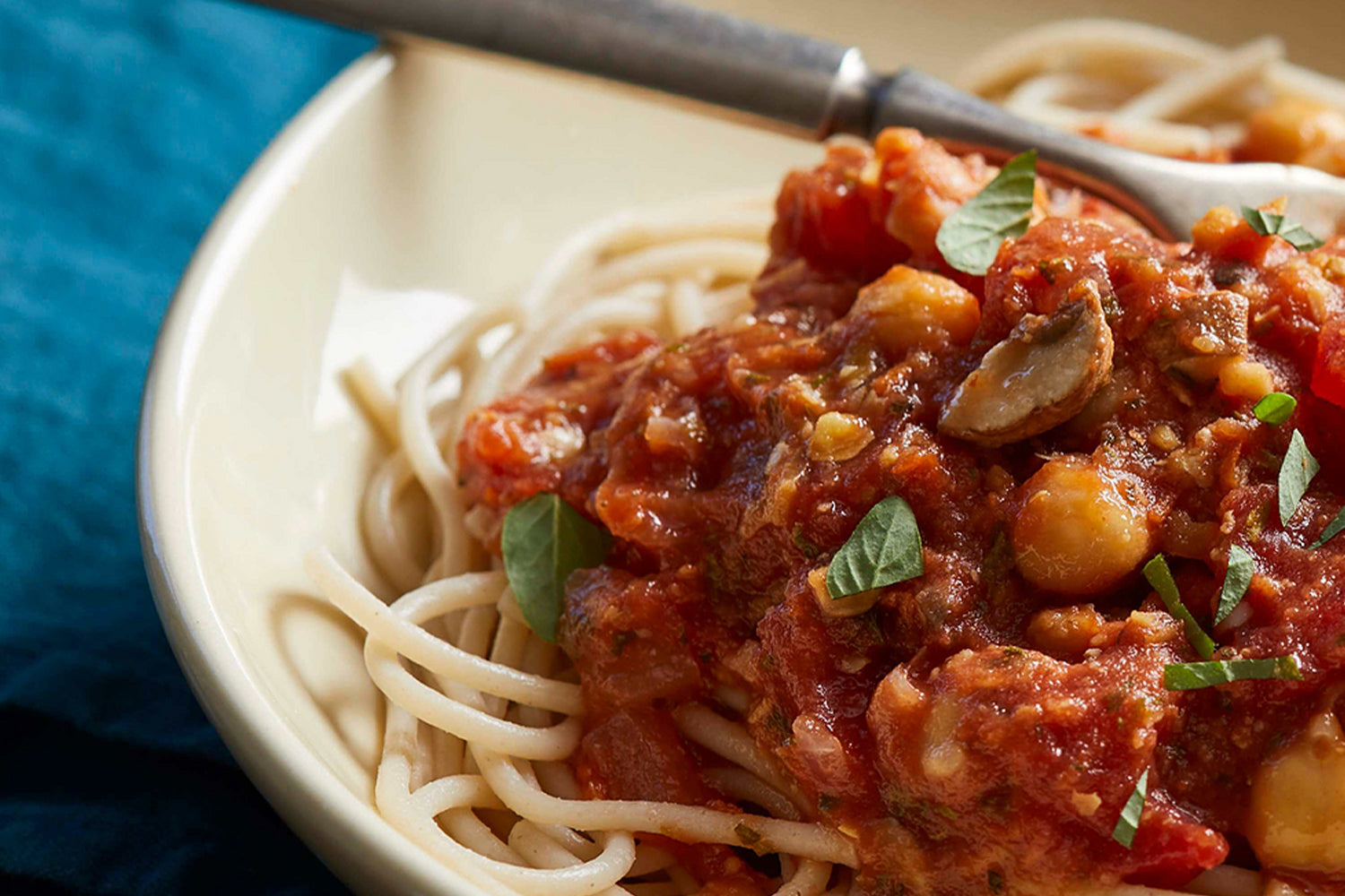 QUICK CHICKPEA BOLOGNESE