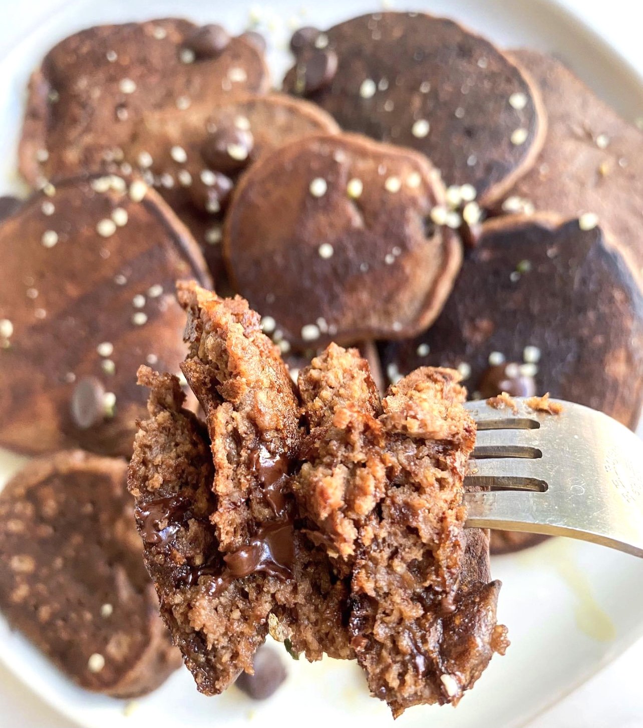 CHOCOLATE PROTEIN PANCAKES